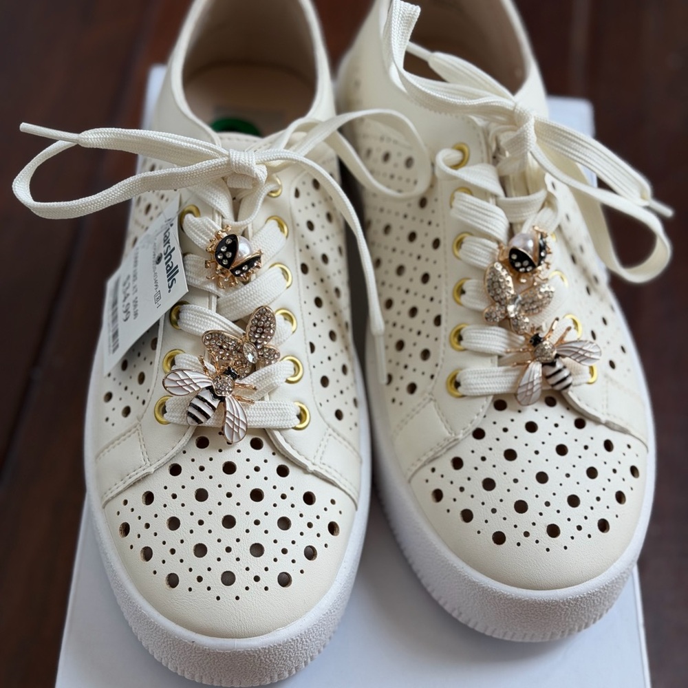 DV Roxane Perforated Sneaker with Sparkle β¨ Charms π π π¦ - Picture 2 of 8